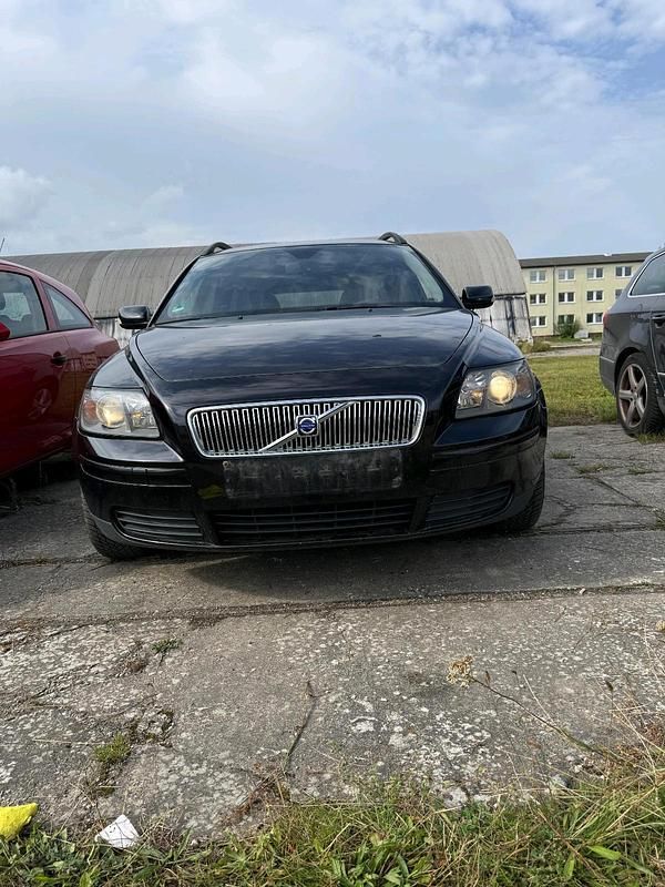 Schwarz Gebraucht 2006 Volvo V50 Kombi | 2.500 € (Fairer Preis) - Bild 1/4