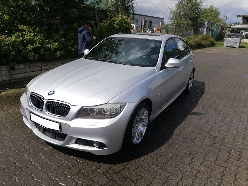 Silber Gebraucht 2009 BMW 330 Shadowline Limousine | 7.800 € (Superpreis) - Bild 1/4