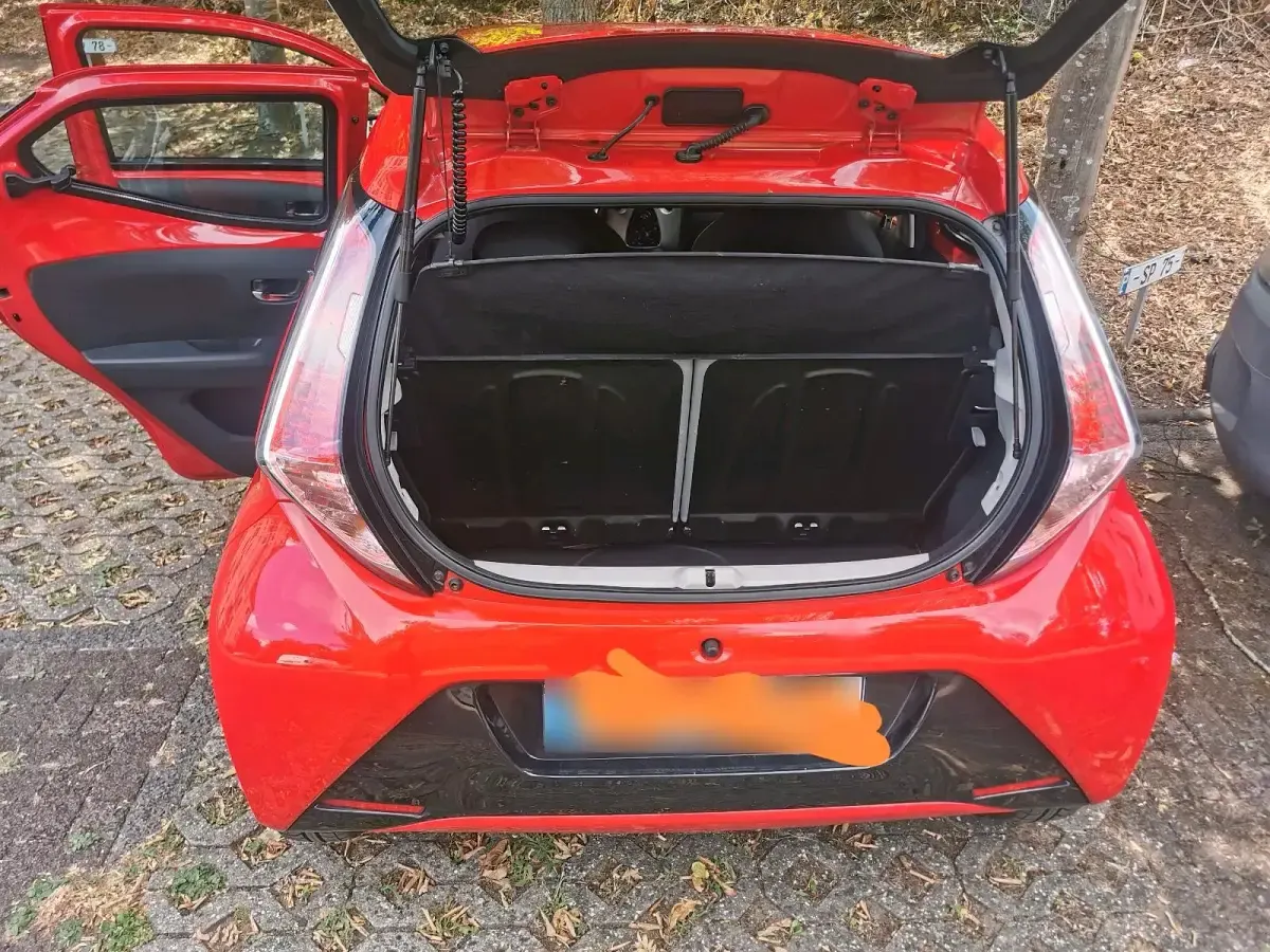 Gebraucht Toyota Aygo X-play 69 PS (50 kW) 2017 Rot Kleinwagen
