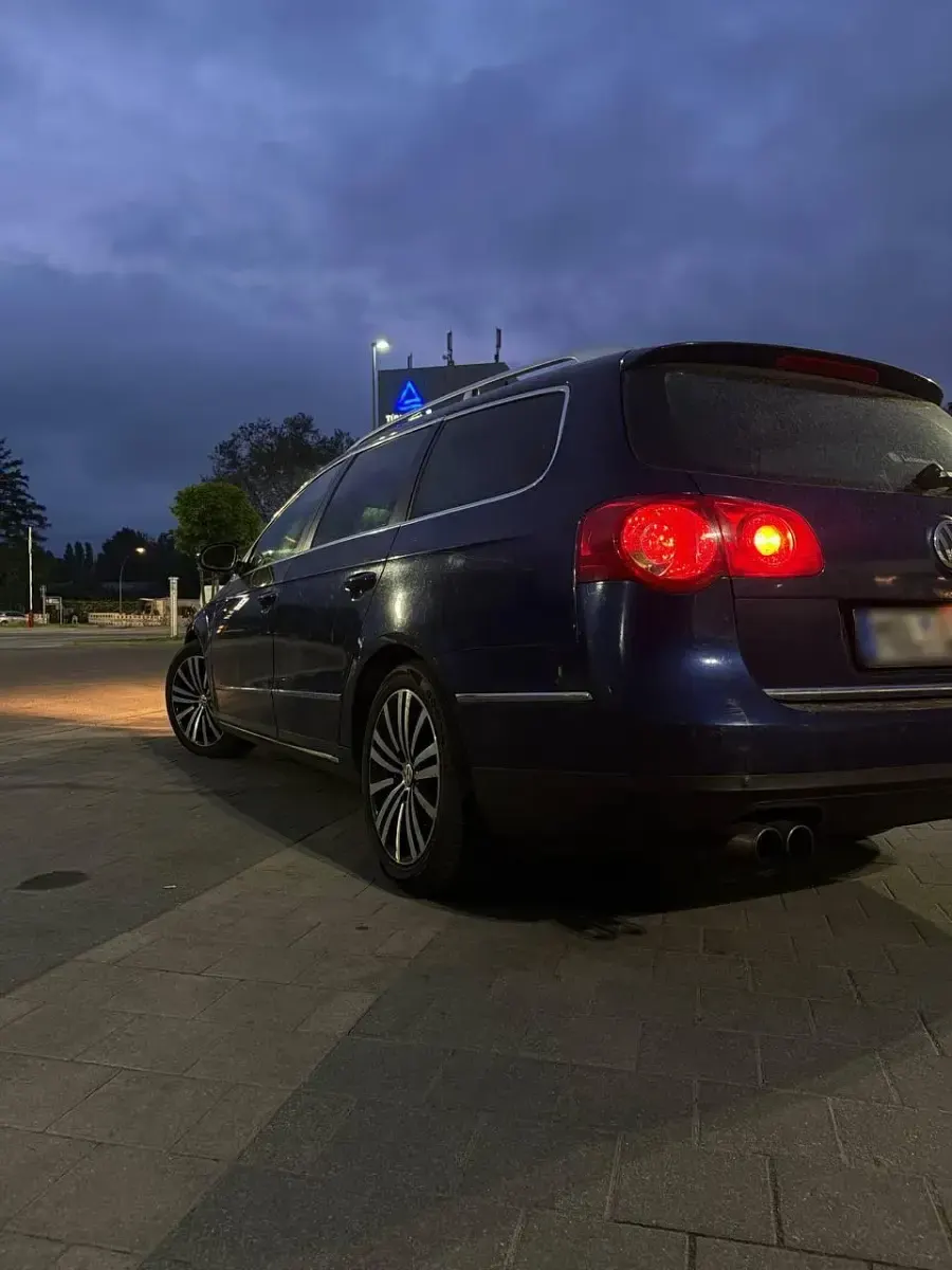 Gebraucht VW Passat 140 PS (102 kW) 2006 Blau Kombi