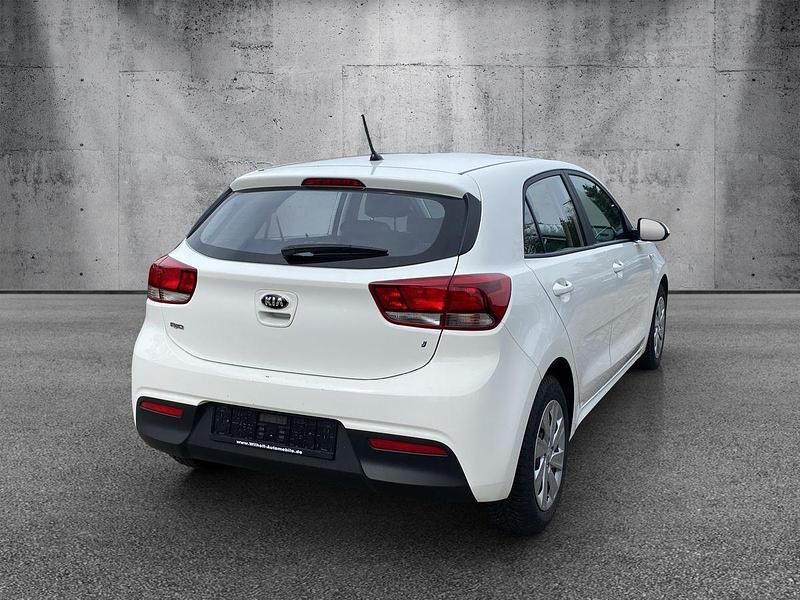 Second-hand Kia Rio 84 CP (61 kW) 2020 Alb Berlinǎ