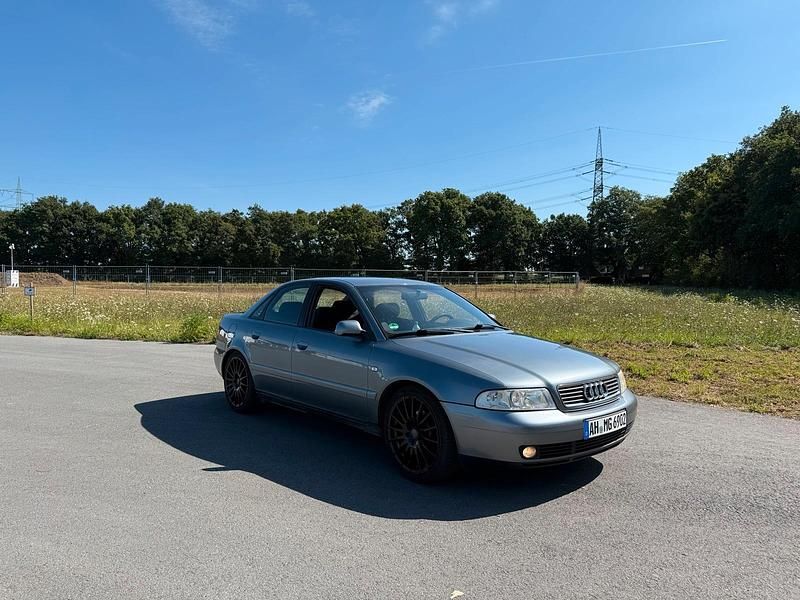 Silber Gebraucht 1999 Audi A4 Limousine | 3.099 € (Teuer) - Bild 1/4