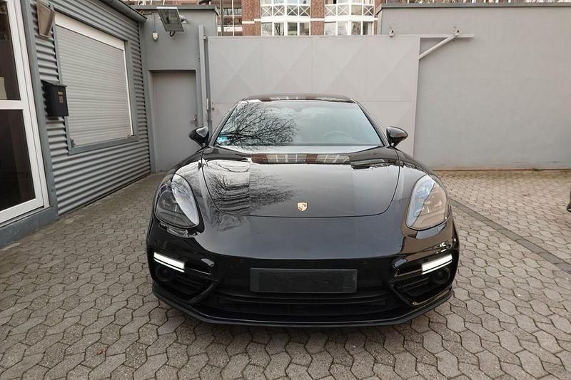 Gebraucht Porsche Panamera Turbo 549 PS (403 kW) 2018 Tiefschwarz Limousine
