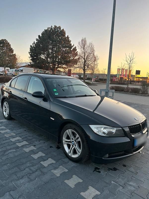 Gebraucht BMW 320 170 PS (125 kW) 2008 Schwarz Limousine