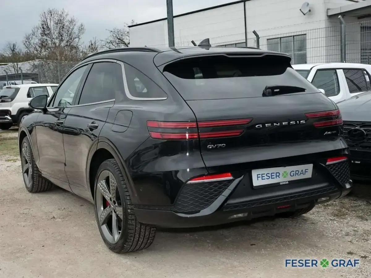 Second-hand Genesis GV70 Sport 201 CP (147 kW) 2024 Negru SUV