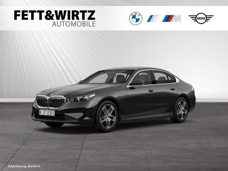 Gebraucht BMW 530e Sport Line 299 PS (219 kW) 2024 Sophistograu brillanteffekt metallic Limousine