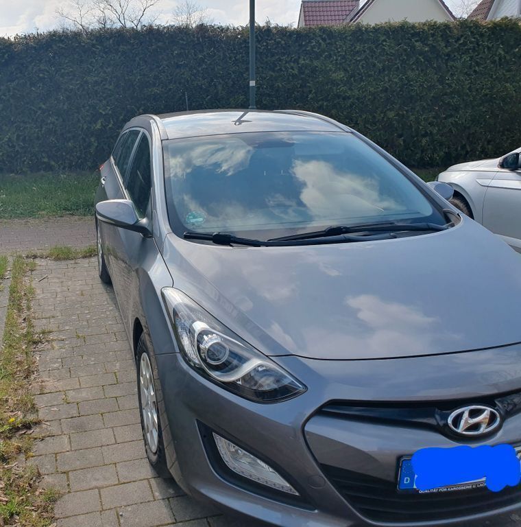 Grau Gebraucht 2014 Hyundai i30 Classic Kombi | 5.600 € (Fairer Preis) - Bild 1/4
