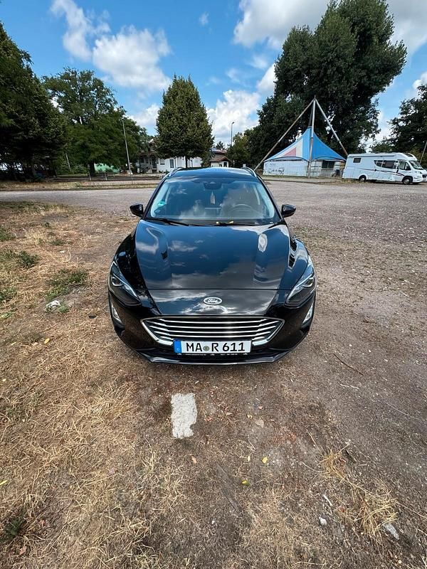 Blau Gebraucht 2021 Ford Focus Kombi | 13.000 € (Fairer Preis) - Bild 1/4