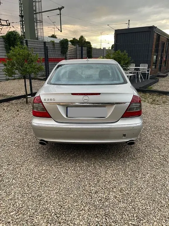 Gebraucht Mercedes E280 Avantgarde 231 PS (169 kW) 2008 Silber Limousine