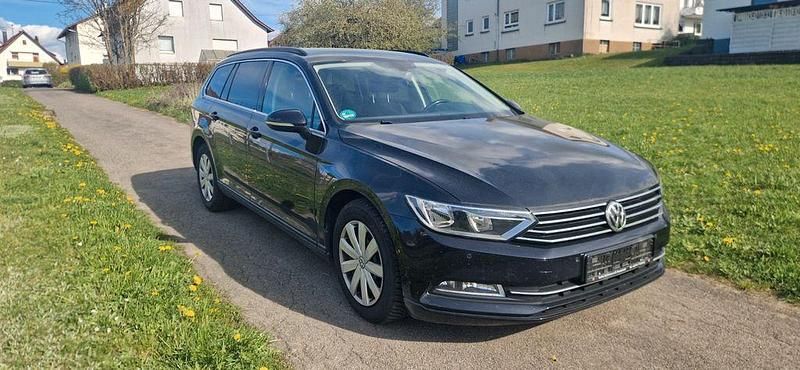 Gebraucht VW Passat Comfortline 120 PS (88 kW) 2017 Schwarz Kombi