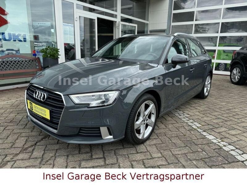Grau Gebraucht 2018 Audi A3 Sportback Sport Limousine | 18.499 € (Fairer Preis) - Bild 1/4