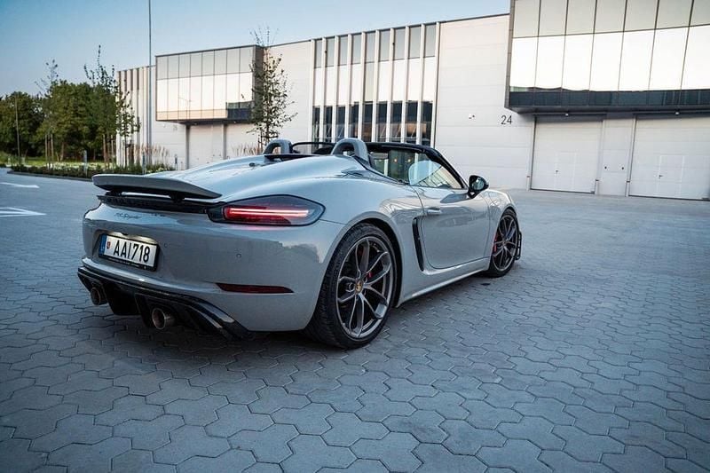 Grau Gebraucht 2022 Porsche 718 Spyder Cabrio | 79.999 € - Bild 1/4