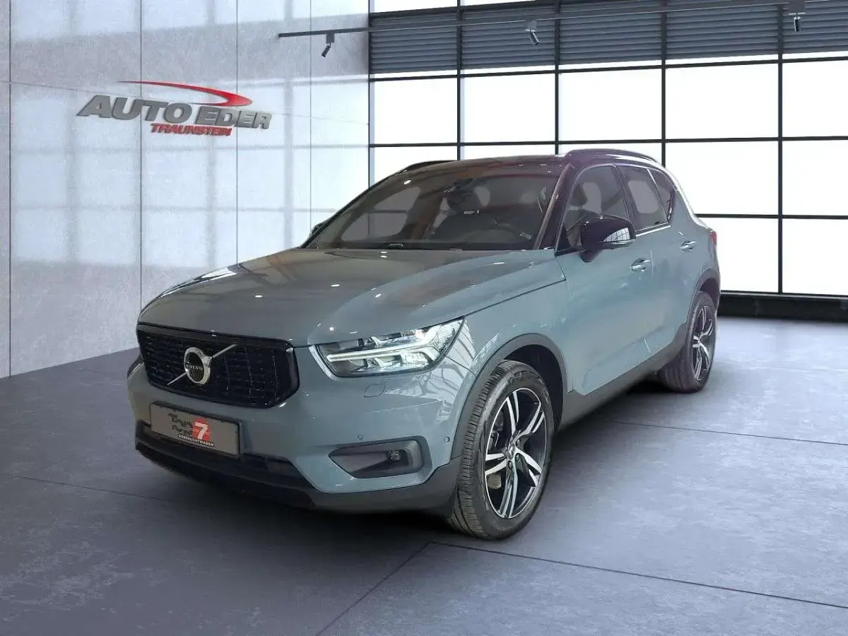 Gebraucht Volvo XC40 R-Design 197 PS (144 kW) 2022 Thunder grey / (metallic) SUV