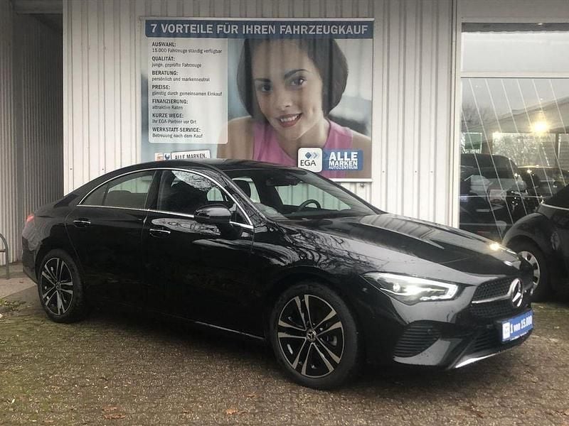 Kosmosschwarz Gebraucht 2024 Mercedes CLA180 Advanced Limousine | 30.986 € (Guter Preis) - Bild 1/4