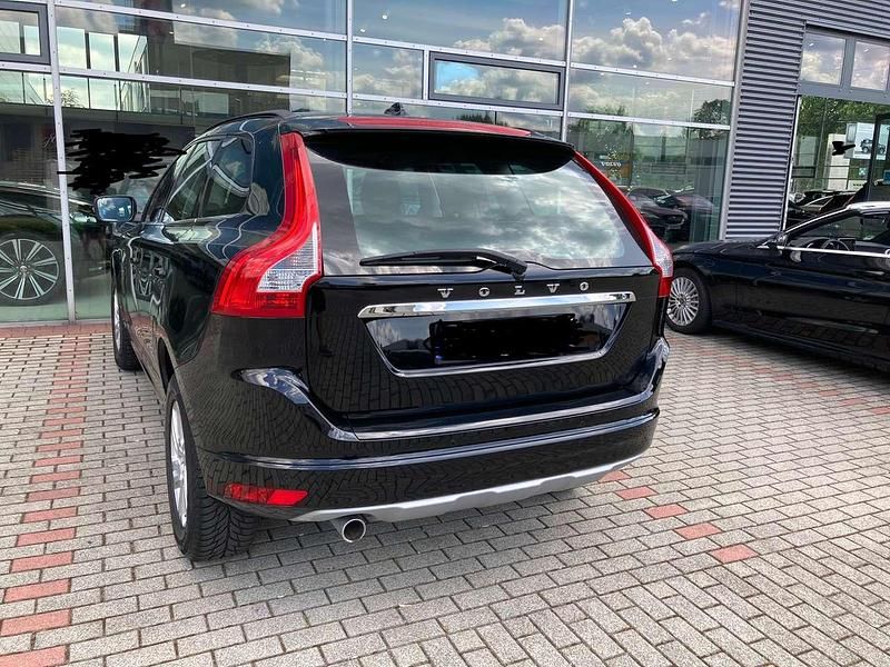 Gebraucht Volvo XC60 Momentum 150 PS (110 kW) 2017 Schwarz SUV