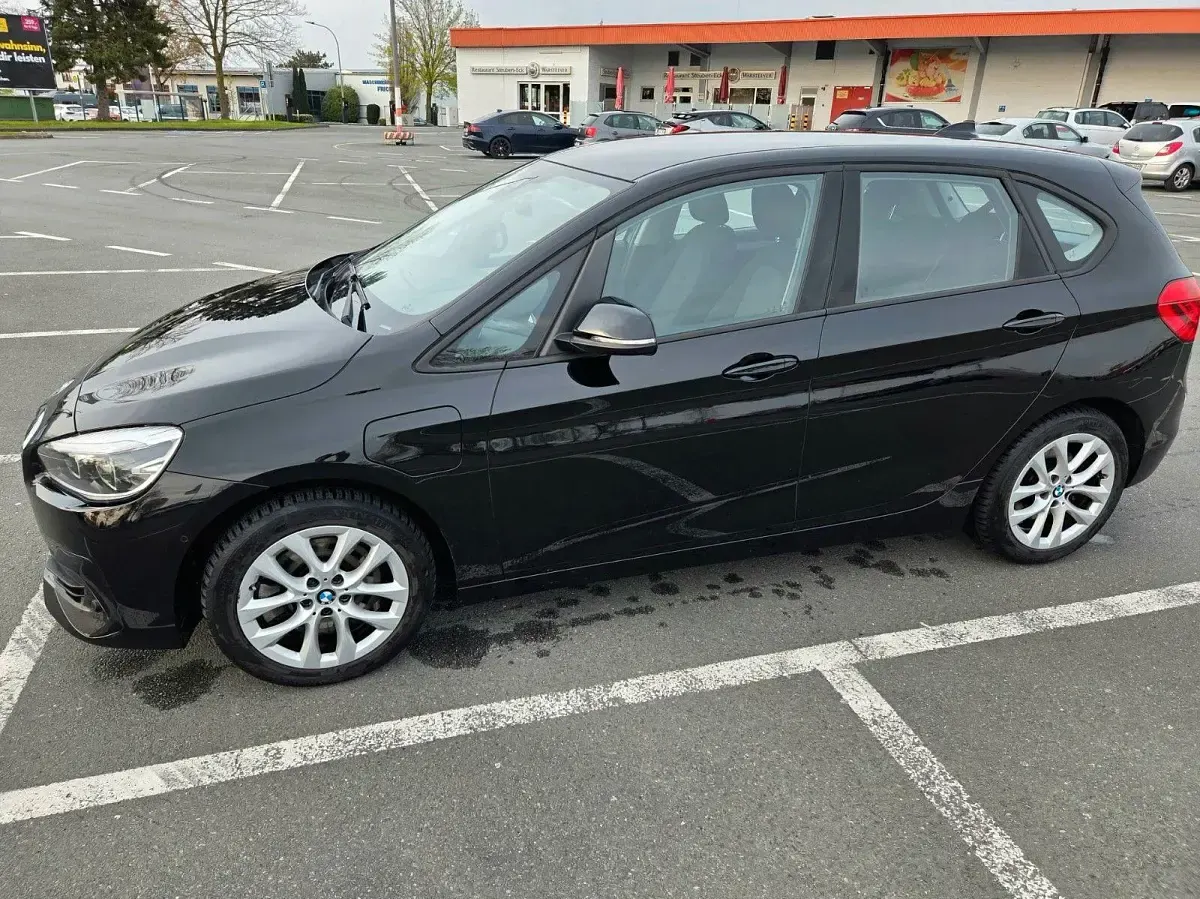 Gebraucht BMW 225 Active Tourer iPerformance 224 PS (164 kW) 2020 Schwarz Van / Kleinbus