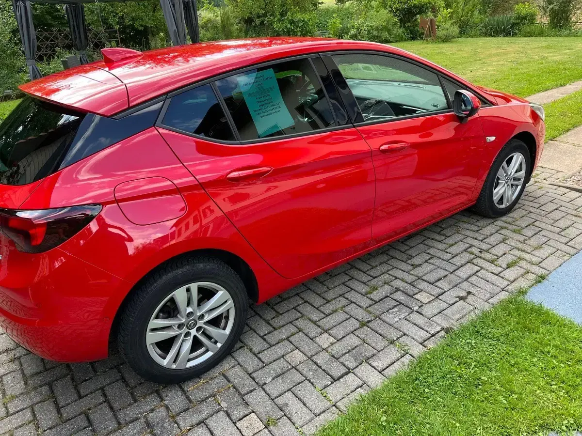 Gebraucht Opel Astra Active 105 PS (77 kW) 2016 Rot Limousine