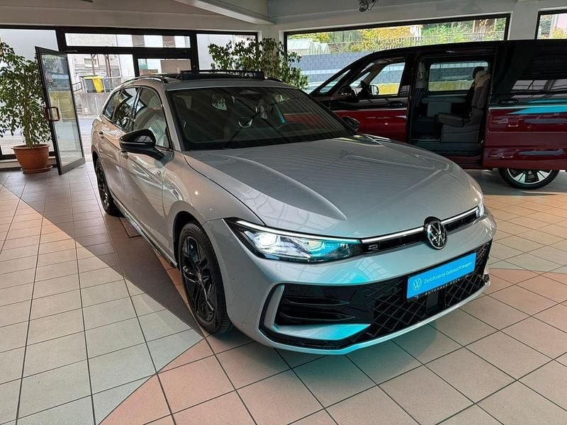 Gebraucht VW Passat R-line 177 PS (130 kW) 2025 Dolomit silber Kombi