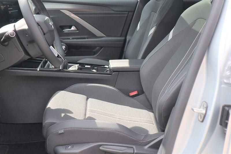 Neu Opel Astra 131 PS (96 kW) 2025 Silber Kombi