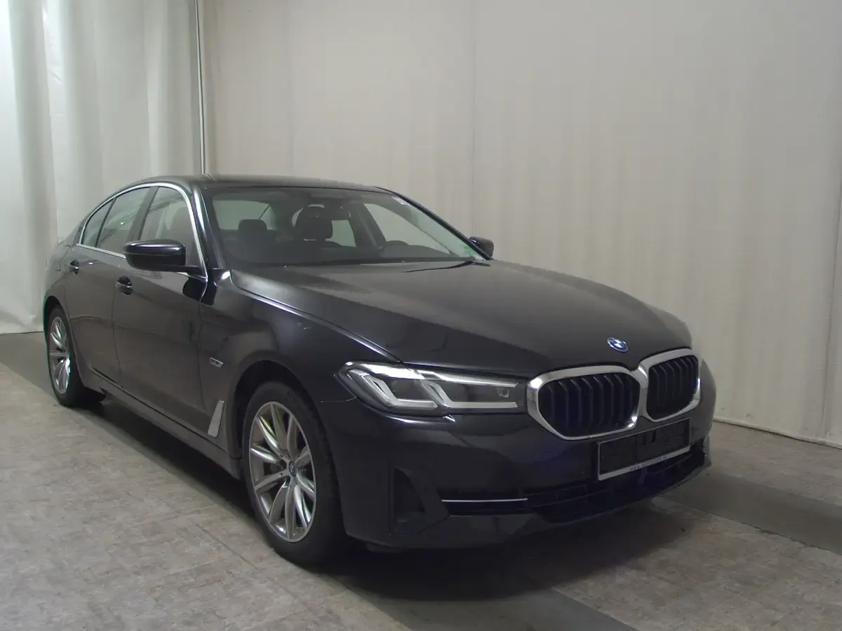 Gebraucht BMW 545e Sport Line 394 PS (289 kW) 2021 Schwarz Limousine