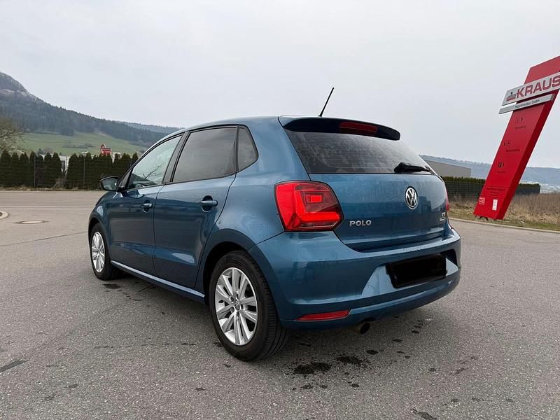 Gebraucht VW Polo Highline 90 PS (66 kW) 2016 Blau Kleinwagen