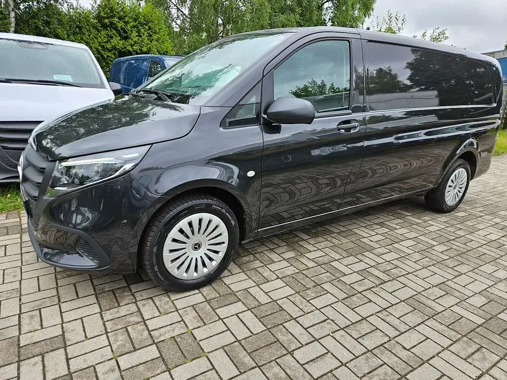 Gebraucht Mercedes Vito 163 PS (119 kW) 2025 Graphitgrau metallic dunkel Van