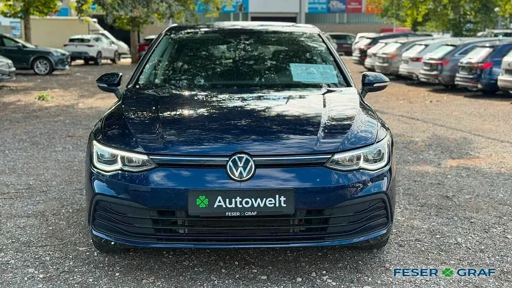 Gebraucht VW Golf VIII Life 131 PS (96 kW) 2023 Atlantic blue metallic Limousine