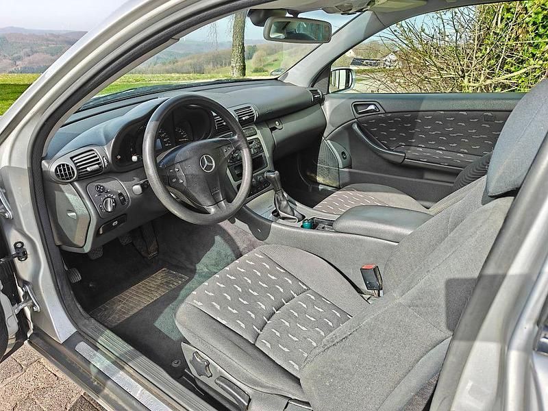 Gebraucht Mercedes C220 143 PS (105 kW) 2004 Silber Coupé