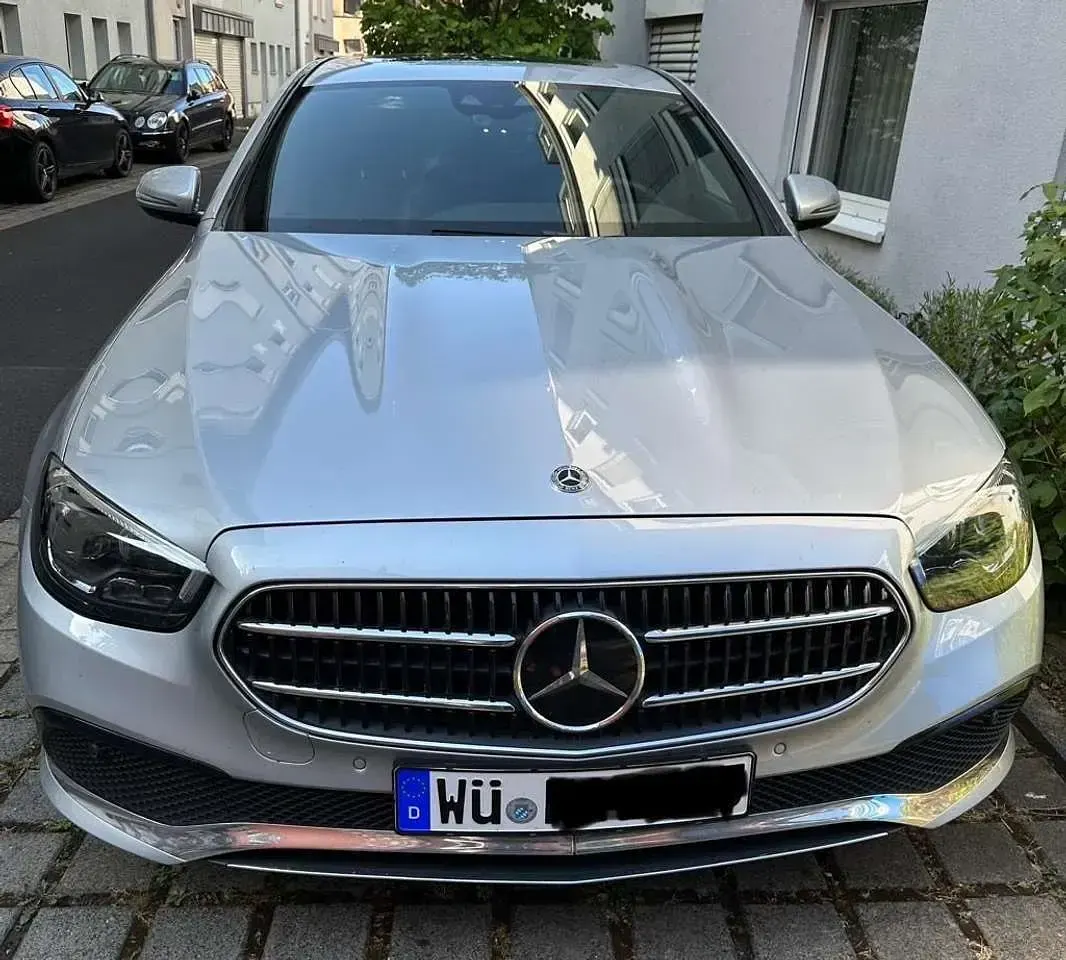 Gebraucht Mercedes E220 Avantgarde 194 PS (142 kW) 2021 Grau Limousine