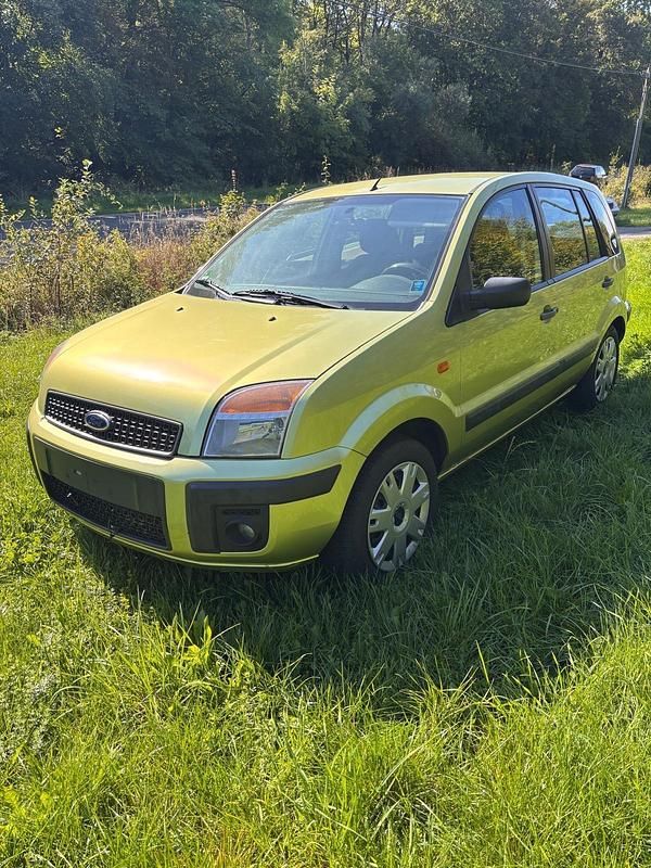 Grün Gebraucht 2007 Ford Fusion Kombi | 2.250 € (Fairer Preis) - Bild 1/4