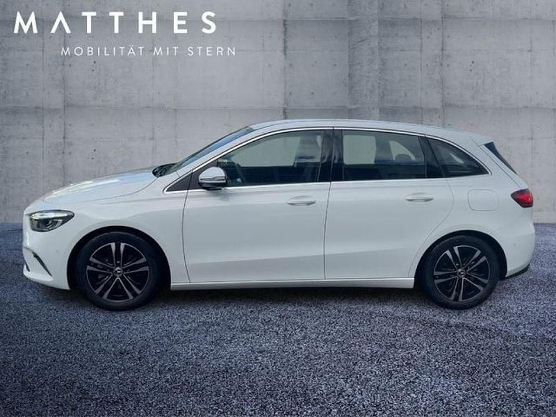 Gebraucht Mercedes 200 150 PS (110 kW) 2024 Polarweiss unilack Limousine