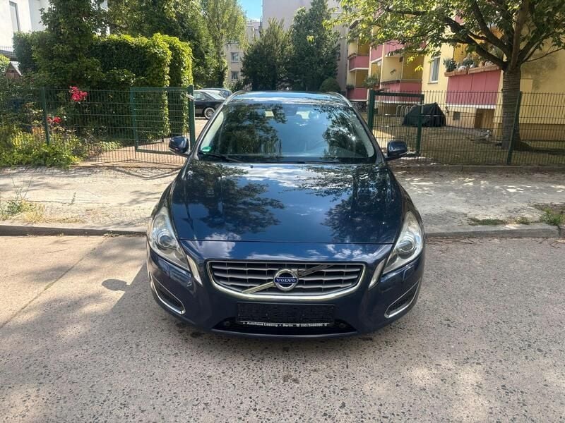 Blau Gebraucht 2011 Volvo V60 Momentum Kombi | 8.500 € (Fairer Preis) - Bild 1/4
