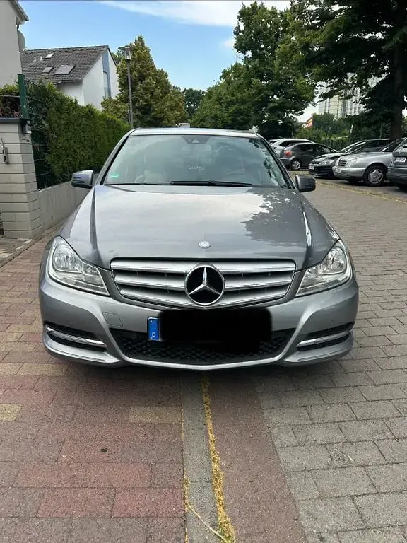 Gebraucht Mercedes C180 156 PS (114 kW) 2011 Grau Limousine