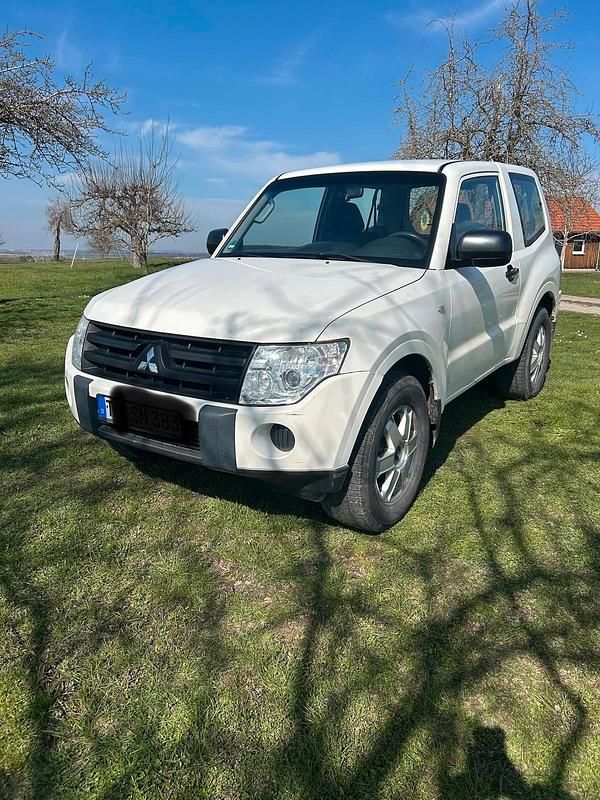 Gebraucht Mitsubishi Pajero 200 PS (147 kW) 2011 Weiß SUV