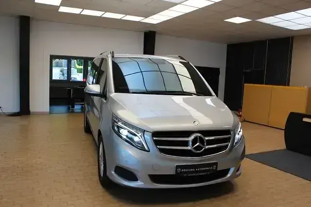 Gebraucht Mercedes V250 Edition 190 PS (139 kW) 2016 Brillantsilber metallic Van / Kleinbus