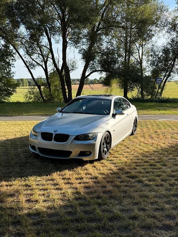 Silber Gebraucht 2008 BMW 330 M Sport Coupé | 12.500 € (Fairer Preis) - Bild 1/4