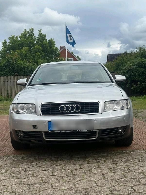 Silber Gebraucht 2004 Audi A4 Limousine | 1.500 € (Guter Preis) - Bild 1/4