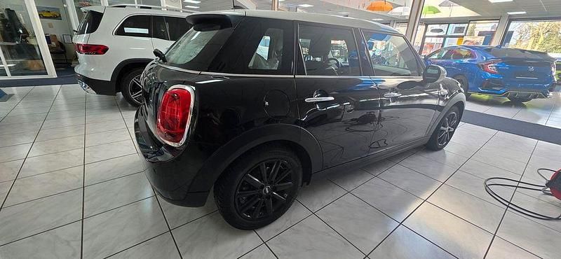 Gebraucht Mini Cooper D Pepper 116 PS (85 kW) 2018 Schwarz Kleinwagen
