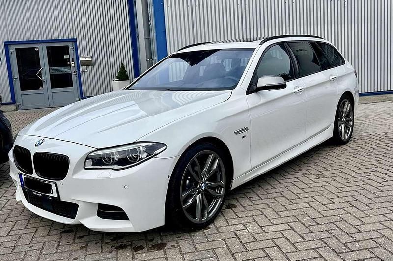 Weiß Gebraucht 2014 BMW M550 M Sport Limousine | 25.800 € (Teuer) - Bild 1/4