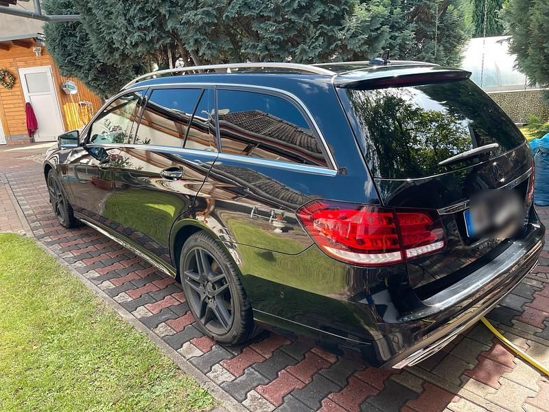 Gebraucht Mercedes E350 252 PS (185 kW) 2014 Schwarz Kombi