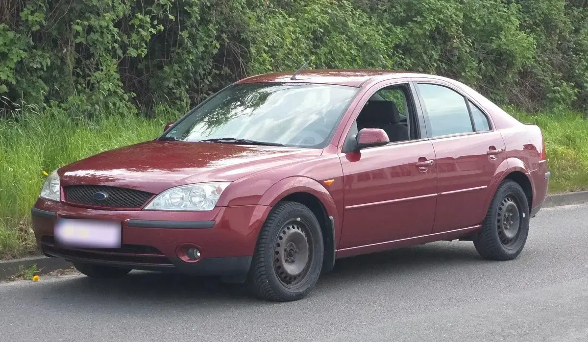 Gebraucht Ford Mondeo 145 PS (106 kW) 2001 Rot Limousine