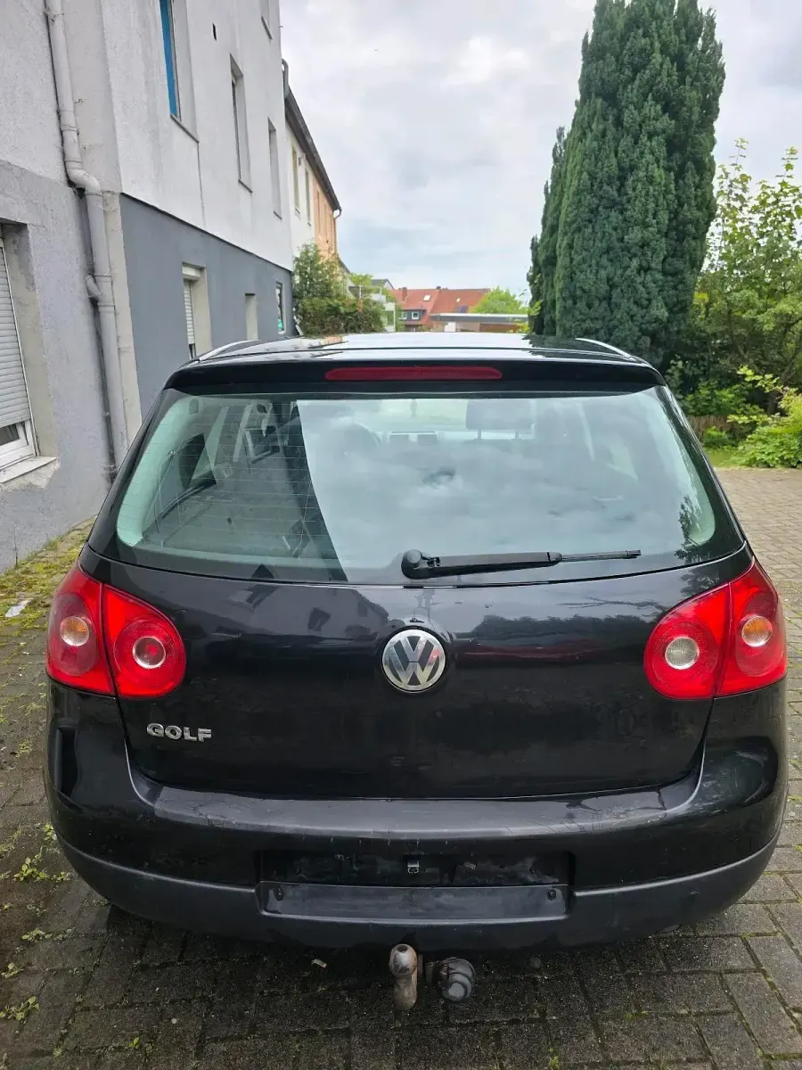 Gebraucht VW Golf V 75 PS (55 kW) 2004 Schwarz Kleinwagen
