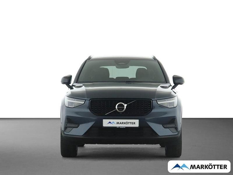 Neu Volvo XC40 Plus 163 PS (119 kW) 2026 Blau SUV