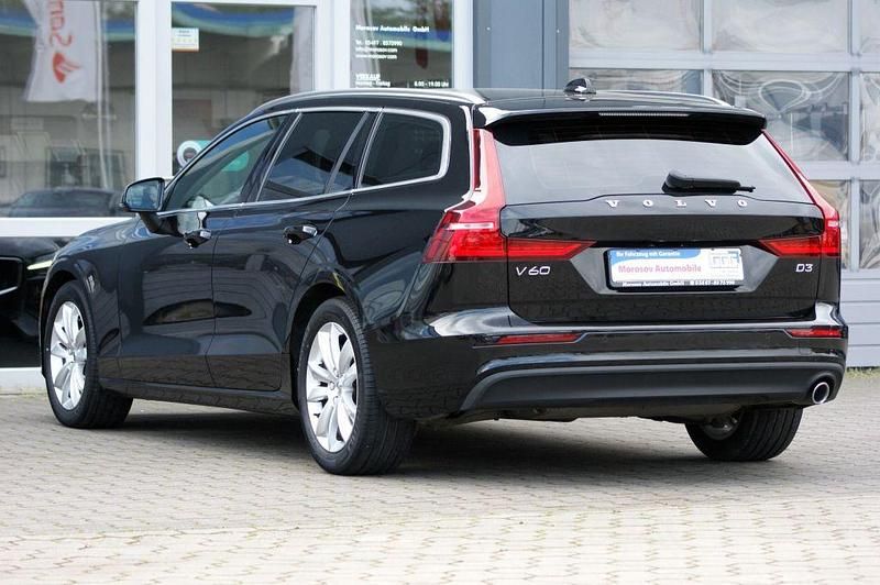 Gebraucht Volvo V60 Momentum 150 PS (110 kW) 2019 Schwarz Kombi