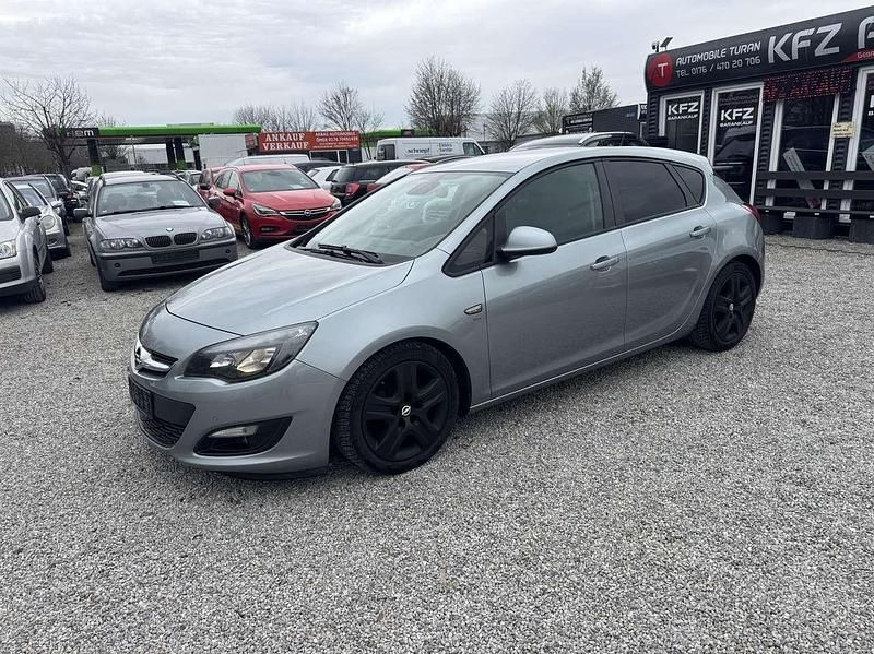 Gebraucht Opel Astra 120 PS (88 kW) 2014 Silbersee/perl silber (m2) Kleinwagen