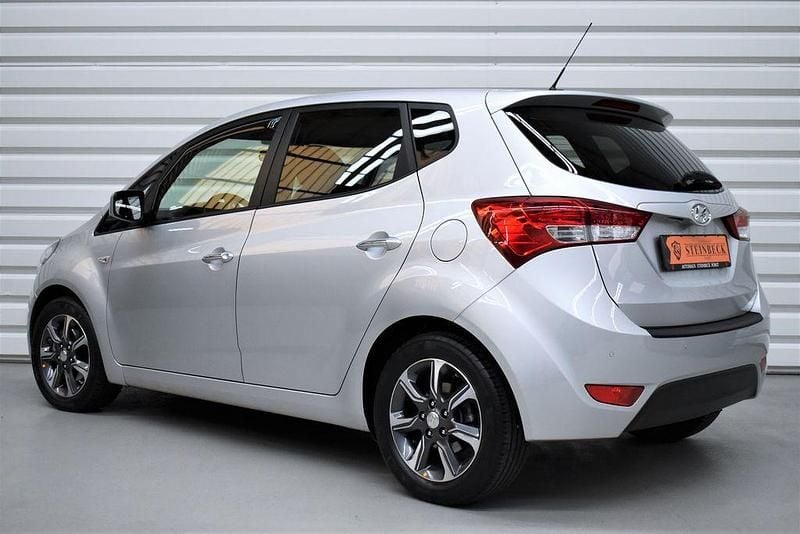 Gebraucht Hyundai ix20 YES! 90 PS (66 kW) 2017 Silber Kleinwagen