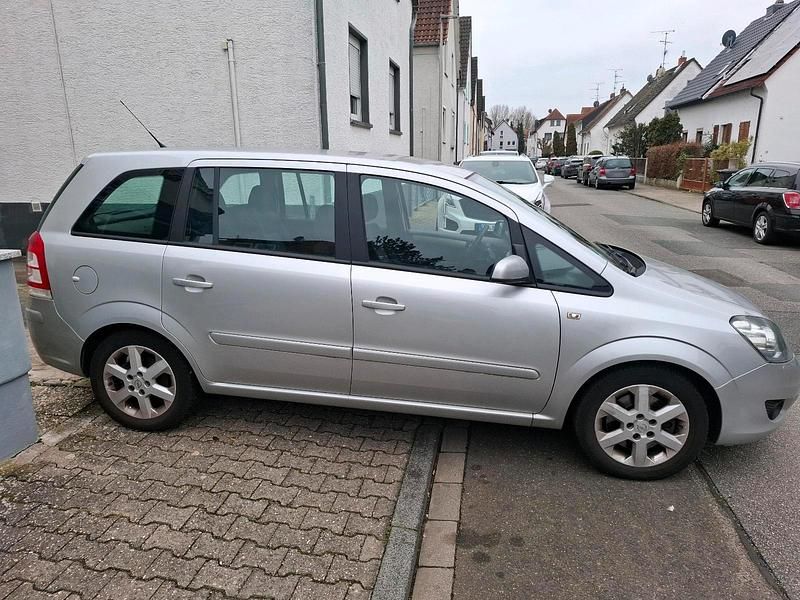 Gebraucht Opel Zafira 150 PS (110 kW) 2008 Silber Van / Kleinbus
