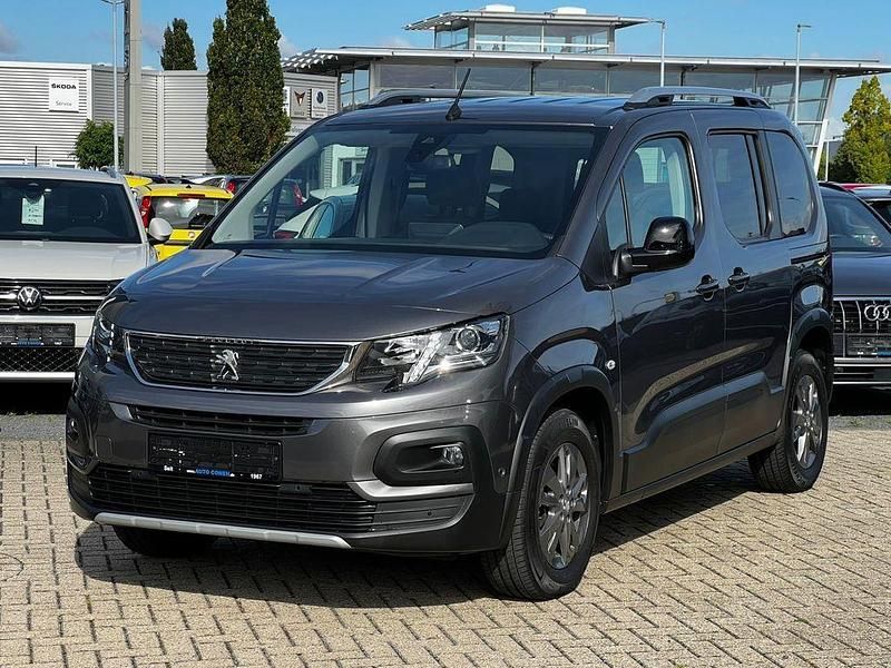 Grau Gebraucht 2022 Peugeot Rifter Allure Van / Kleinbus | 21.490 € (Superpreis) - Bild 1/4