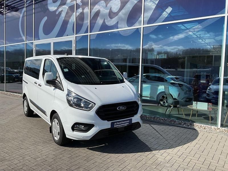 Gebraucht Ford Transit Custom Trend 131 PS (96 kW) 2023 Lackierung solid "frostweiá" (braun) braun Kombi