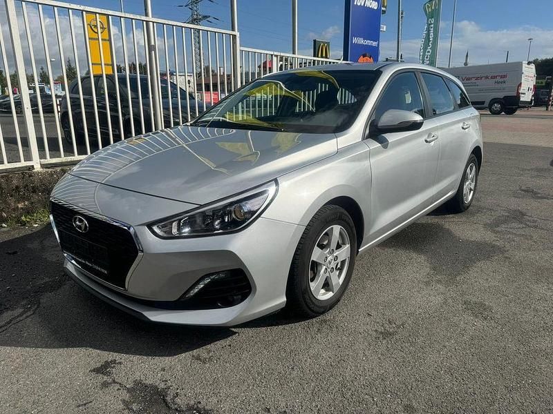 Silber Gebraucht 2019 Hyundai i30 Pure Kombi | 11.490 € (Fairer Preis) - Bild 1/4